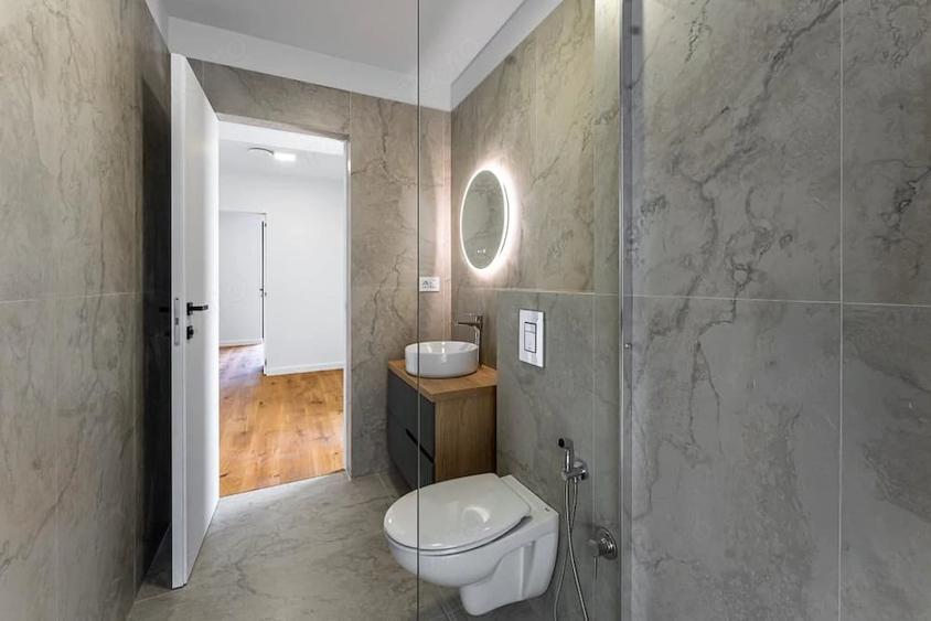 Casă cu 6 camere cu Teren 432 Mp în Băneasa