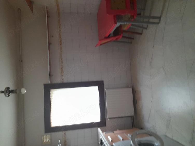 Apartament cu 3 camere decomandat în Spitalul Județean