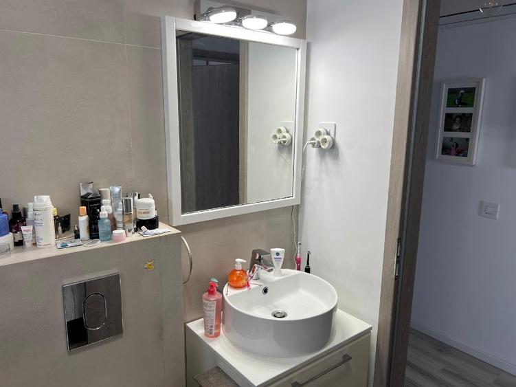 Casă cu 5 camere cu Canalizare în Central