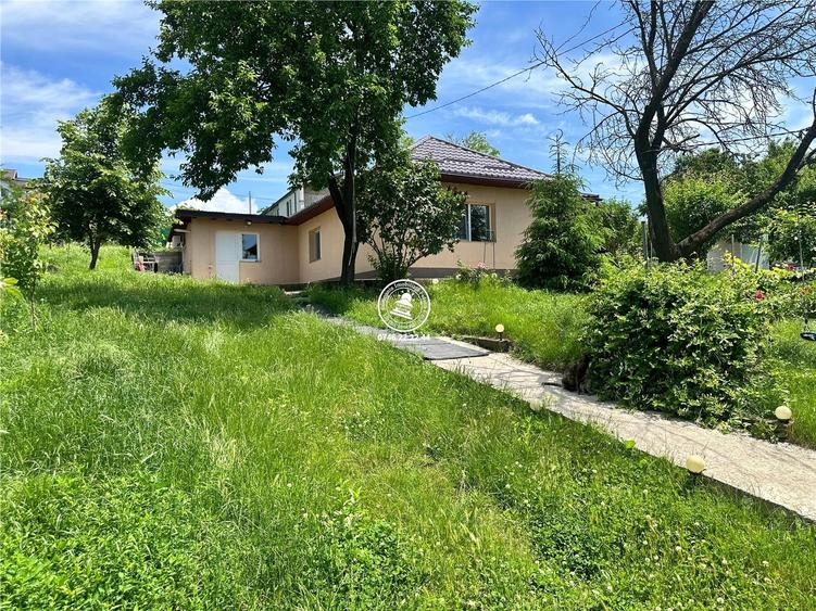 Casă cu 3 camere decomandat cu Teren 1318 Mp în Holboca