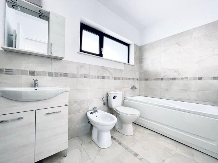 Duplex cu 3 camere cu Canalizare în Periferie