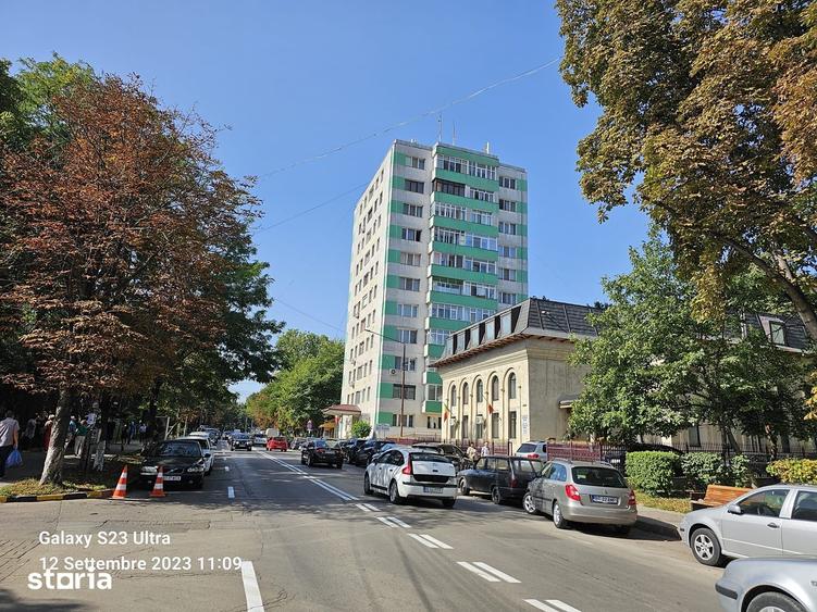 Apartament cu 3 camere decomandat în Ultracentral