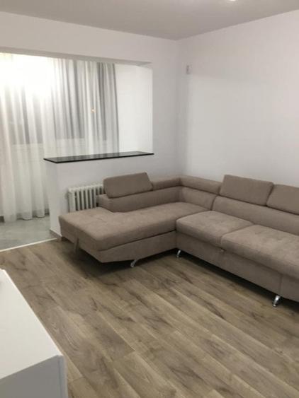 Apartament cu 2 camere semidecomandat în P-ța Victoriei