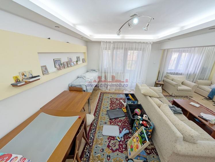 Apartament cu 4 camere semidecomandat, mobilat în Central