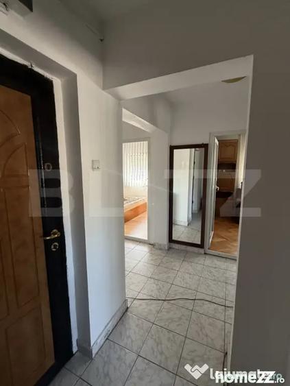Apartament cu 3 camere decomandat în Micro 4