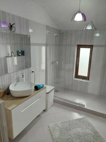 Casă cu 5 camere în Central
