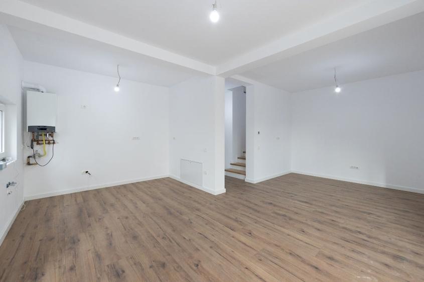 Duplex cu 4 camere cu Teren 325 Mp în Moșnița Veche