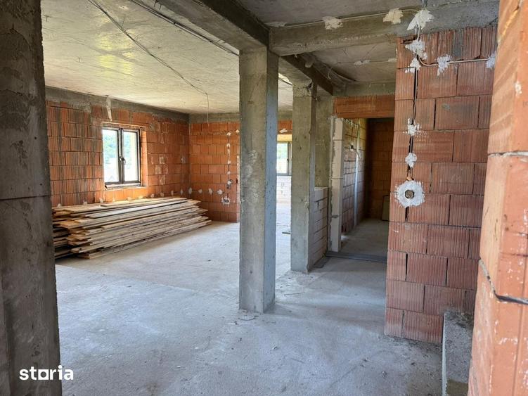 Casă cu 4 camere cu Teren 400 Mp în Slimnic