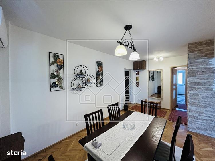 Apartament cu 3 camere în Calea Dumbrăvii