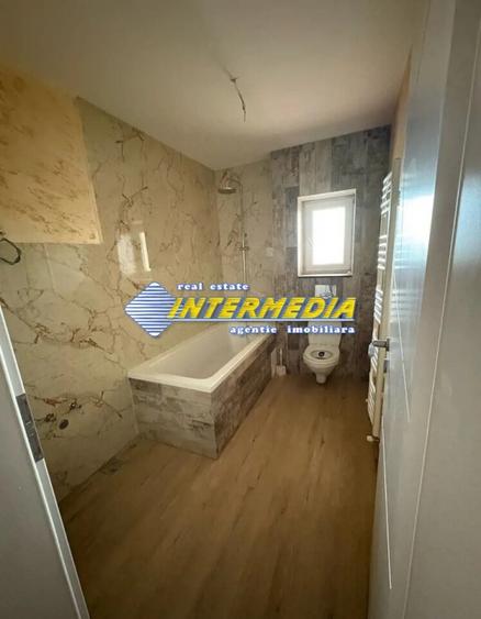 Duplex cu 4 camere cu Canalizare în Central