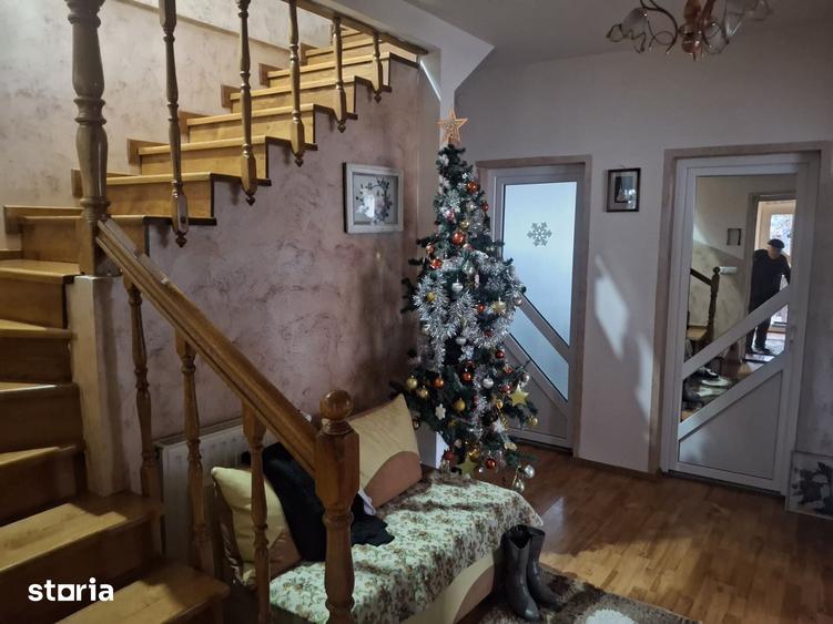Casă cu 6 camere cu Teren 500 Mp în Sângeorgiu de Mureș