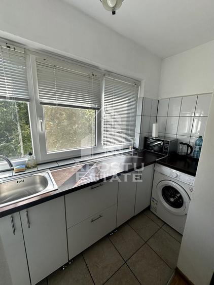 Apartament cu 3 camere decomandat în Girocului