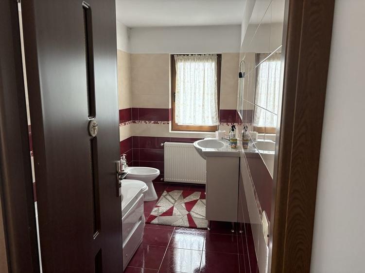 Casă cu 4 camere în Central