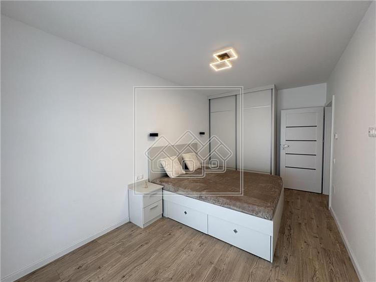 Apartament cu 2 camere decomandat în Exterior Vest