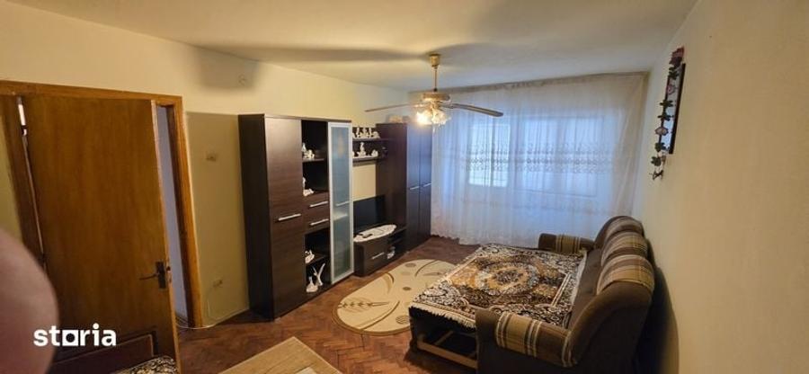 Apartament cu 4 camere decomandat în Steaua