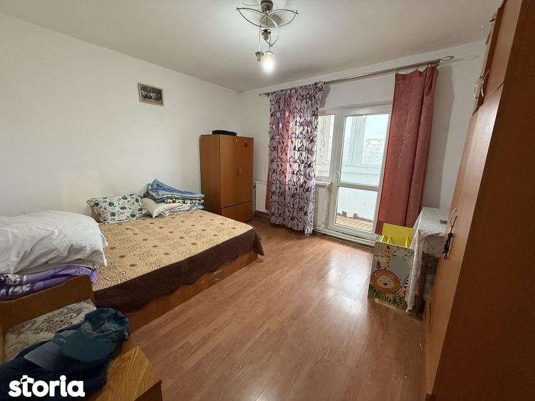 Apartament cu 4 camere decomandat în Micro 20