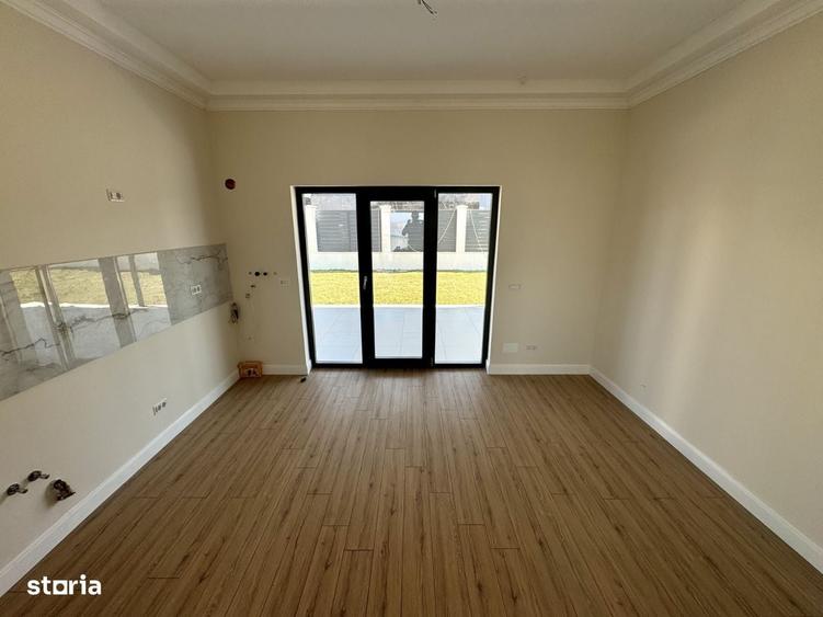 Casă cu 4 camere în Tomești