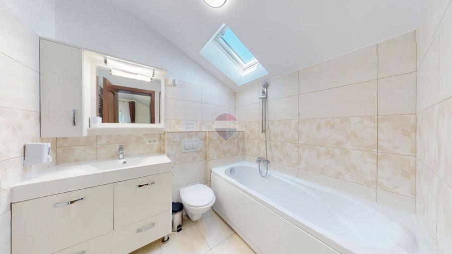 Casă individuală cu 9 camere cu Piscina în Bran