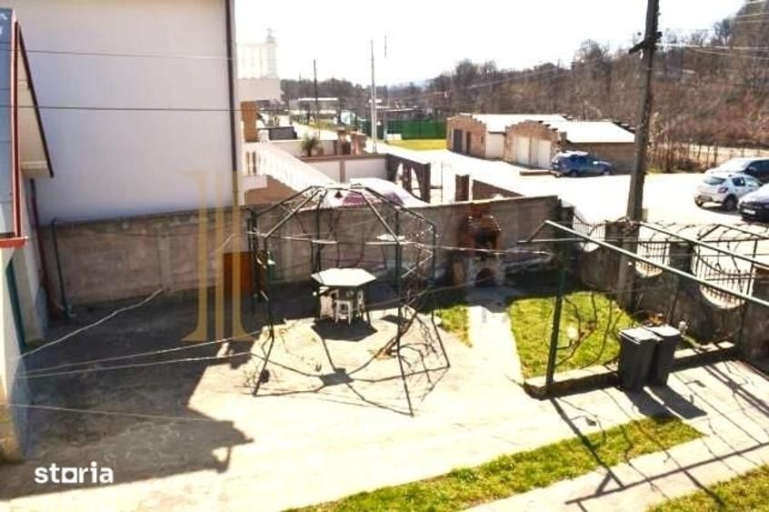 Casă cu 7 camere cu Teren 1020 Mp în Central