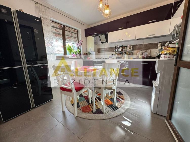 Duplex cu 4 camere cu Canalizare în Central