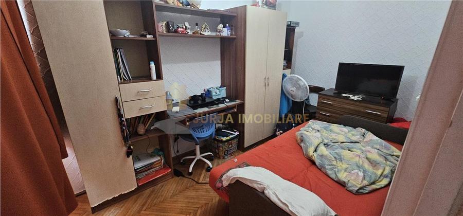 Apartament cu 4 camere semidecomandat, mobilat în Mănăștur