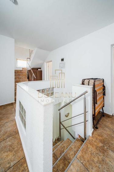 Casă individuală cu 11 camere cu Teren 350 Mp în Central