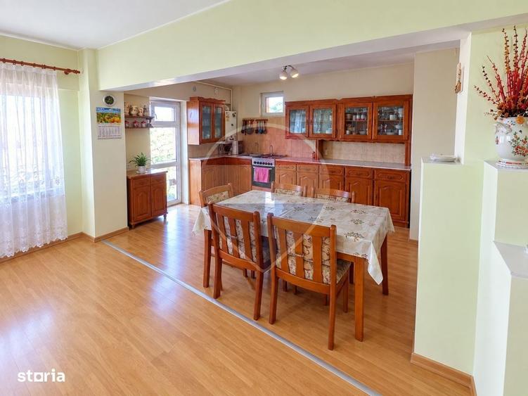 Apartament cu 3 camere decomandat în Sud