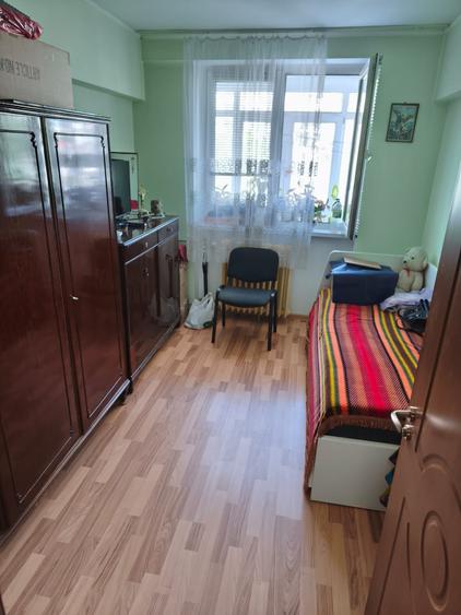 Apartament cu 3 camere decomandat în Drumul Taberei