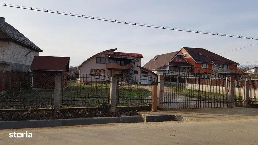 Casă cu 4 camere în Lăpuș