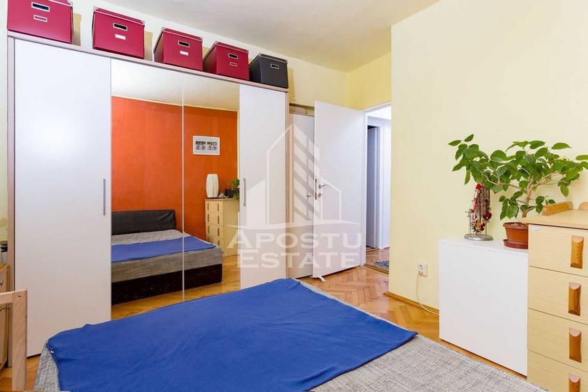 Apartament cu 3 camere semidecomandat, mobilat în Central