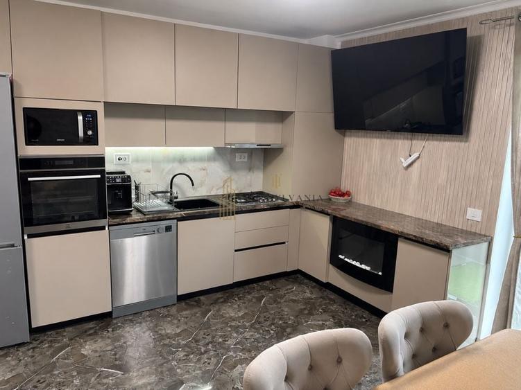 Apartament cu 3 camere semidecomandat, mobilat în Exterior Est