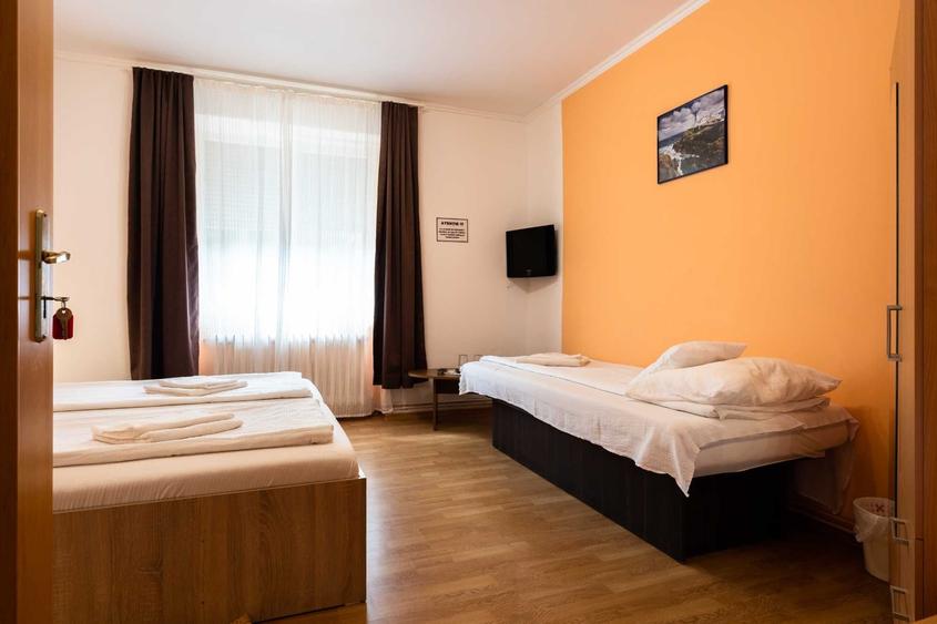 Casă cu 4 camere cu Teren 219 Mp în Central