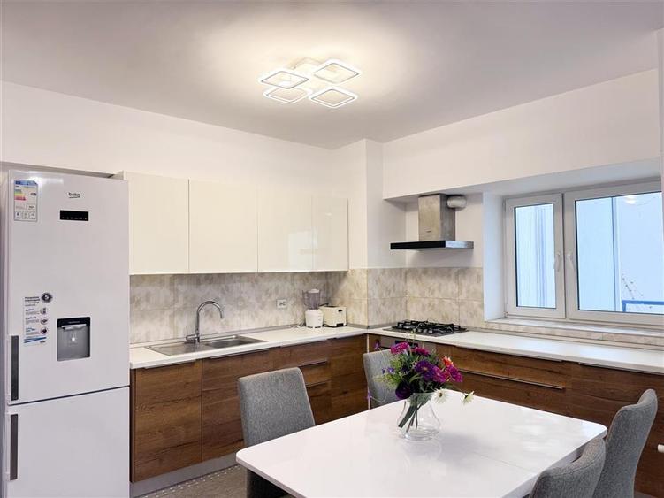 Apartament cu 3 camere semidecomandat, mobilat în Herăstrău