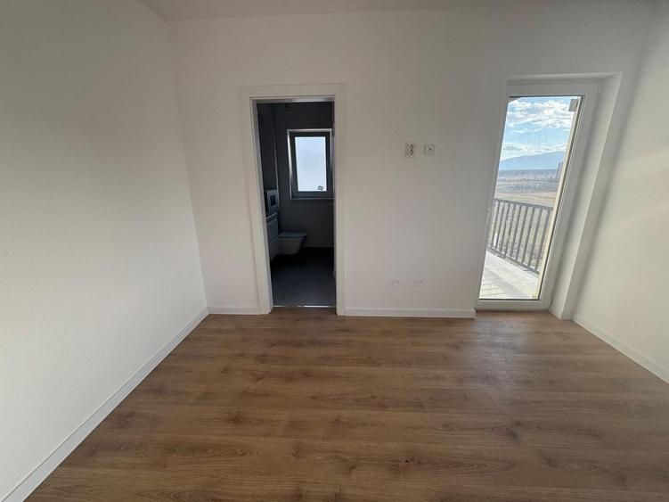 Penthouse cu 4 camere decomandat în Hipodrom 3