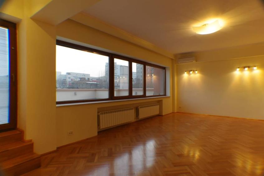 Casă cu 13 camere cu Teren 300 Mp în Dorobanți