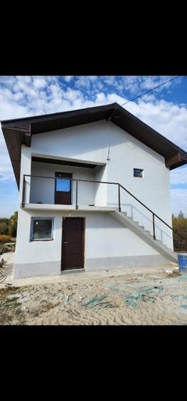Casă individuală cu 5 camere cu Teren 2000 Mp în Moșteni