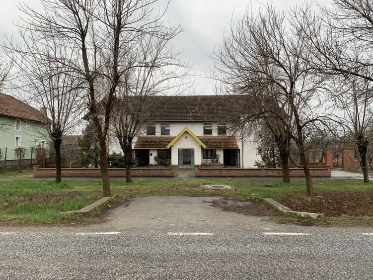 Casă cu 4 camere cu Teren 1307 Mp în Jimbolia
