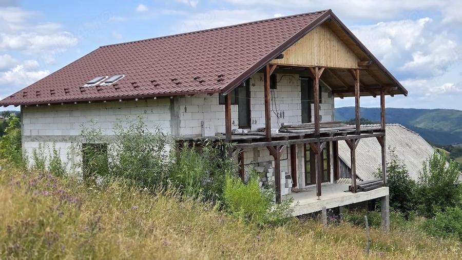 Casă cu 6 camere cu Teren 5600 Mp în Vișagu