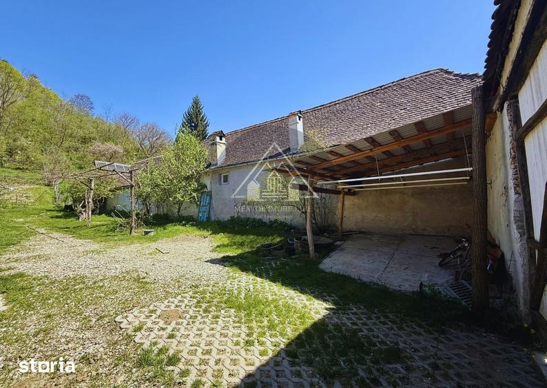 Casă cu 2 camere cu Teren 1414 Mp în Laslea