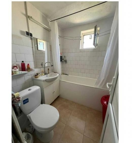 Apartament cu 4 camere semidecomandat în Rahova