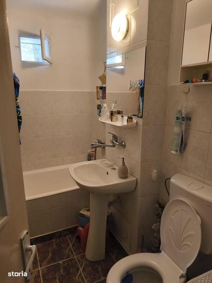 Apartament cu 3 camere decomandat în Cornitoiu