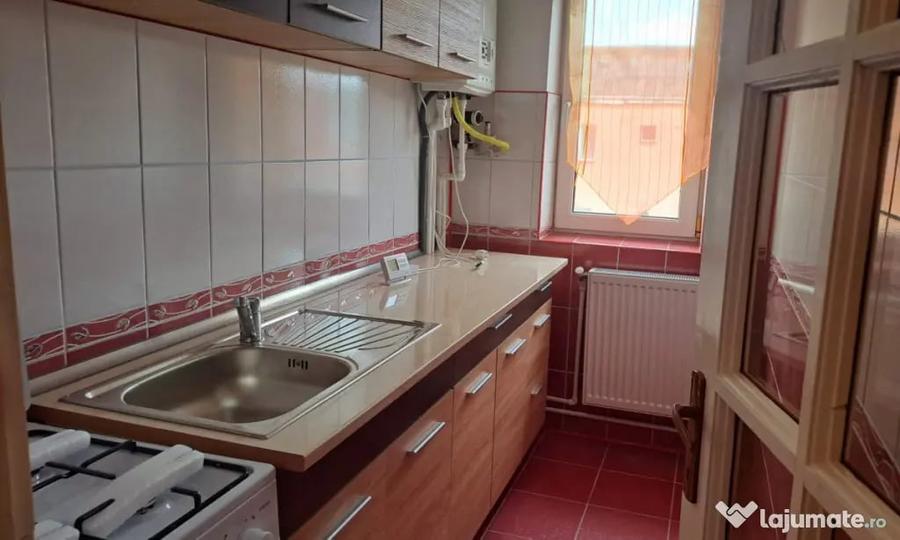 Apartament cu 2 camere semidecomandat în Hotvon