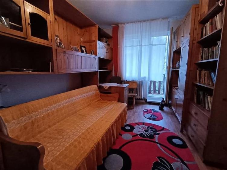 Casă individuală cu 9 camere cu Canalizare în Praid