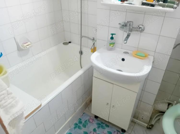 Apartament cu 3 camere decomandat în Mărăței