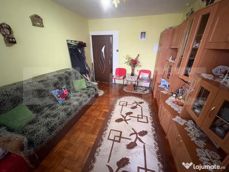 Apartament cu 3 camere decomandat în Minerul