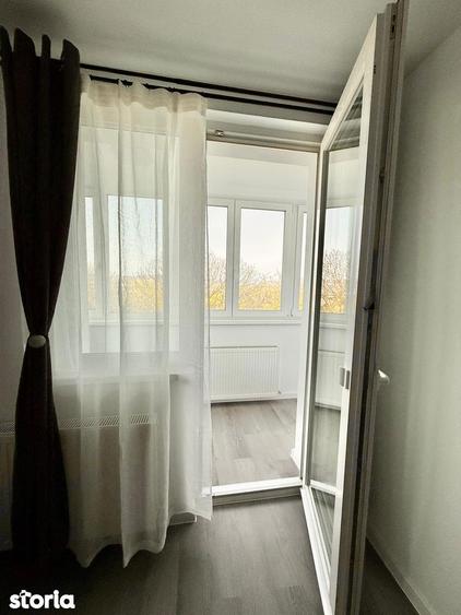 Apartament cu 3 camere decomandat în Cornișa