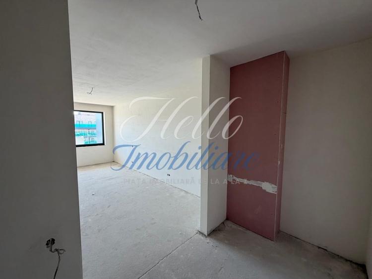 Penthouse cu 3 camere decomandat în Zorilor