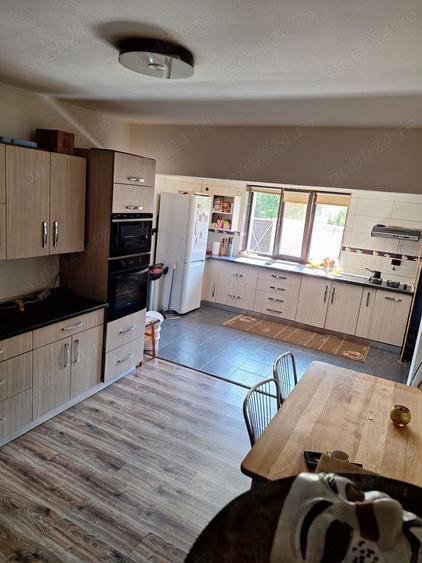 Casă cu 6 camere cu Teren 1600 Mp în Isvarna