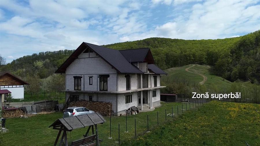 Casă cu 7 camere cu Canalizare în Pătrăuți