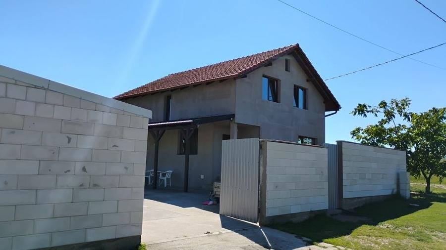 Casă cu 3 camere în Central